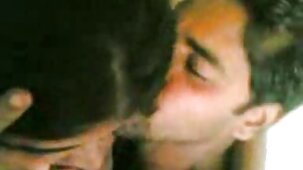 மேஜையில் ஒரு இந்தி செக்ஸி வீடியோ முத்தம் கொண்டு Fucking
