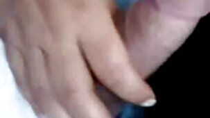 முதிர்ந்த பிட்சுகள் மாறி மாறி இரண்டு ஆண்களைக் கொடுத்தன இந்தி செக்ஸ் வீடியோ