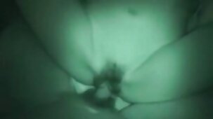 கழுதையில் துளை கொண்ட ஒரு பெண் ஒரு புதிய செக்ஸ் பொம்மையிலிருந்து இந்தி செக்ஸி வீடியோ குத மற்றும் யோனி இன்பத்தைப் பெறுகிறாள்