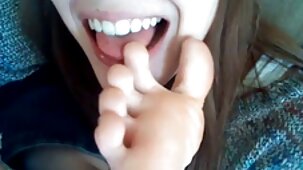 கவர்ச்சி பெண் படுக்கையில் இந்தி செக்ஸ் வீடியோ masturbating