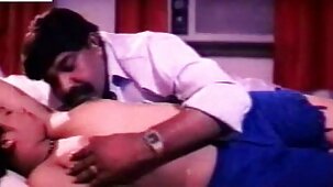 தனது பொன்னிற காதலனுடன் திருமணமான இந்தி செக்ஸி வீடியோ மனிதனின் காரில் ரகசிய செக்ஸ்