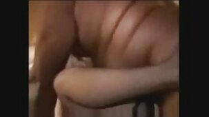 மொட்டையடித்த பப்ஸுடன் பொன்னிறம் தனது காதலனின் பெரிய சேவலை சிறப்பாகக் காண கண்ணாடிகளை இந்தி செக்ஸி வீடியோ வைக்கிறது