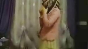 ஒரு அழகி தனது காதலியின் ஆழமான கழுதை மீது ஒரு முத்தத்துடன் ஃபக் இந்தி செக்ஸ் வீடியோ செய்வதில் மகிழ்ச்சி அடைகிறாள்