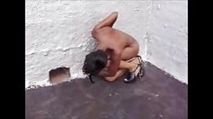 இயற்கையான மார்பகங்களுடன் இந்தி நடிகை செக்ஸ் வீடியோ அழகி எழுந்து நின்று புகைபிடிக்க ஆரம்பித்தார்
