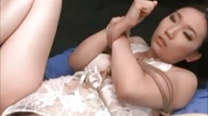 கண்ணாடிகள் மற்றும் லெகிங்ஸில் மனைவி தனது கணவருக்கு ஒரு சேவலை விரும்புகிறார், ஆனால் முதலில் இந்தி செக்ஸ் வீடியோ அவர் ஈரமான தலைப்பை விரும்பினார்