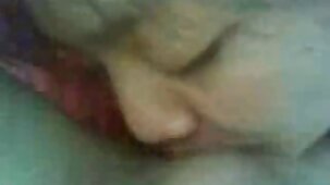 கண்ணாடிகளில் இளம் இந்தி செக்ஸி வீடியோ ஈரமான அழகுடன் படுக்கையில் விபரீதம்