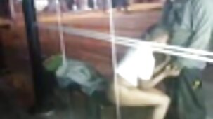 கண்ணாடிகளுடன் பொன்னிறம் விளையாட்டு இந்தி நடிகை செக்ஸ் வீடியோ செய்ய வேண்டும், ஆனால் அவளது ரூம்மேட்டின் ஆண்குறியில் முடிந்தது