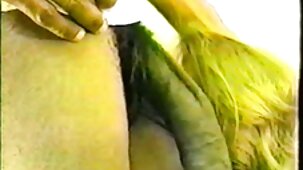 பையன் சிறிய இடங்களில் அவளது உள்ளாடைகளைப் பற்றி இந்தி நடிகை செக்ஸ் வீடியோ உற்சாகமாக இருந்தான், அவளை முத்தமிட்டான்